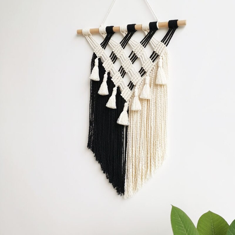 Macramé de pared en blanco y negro