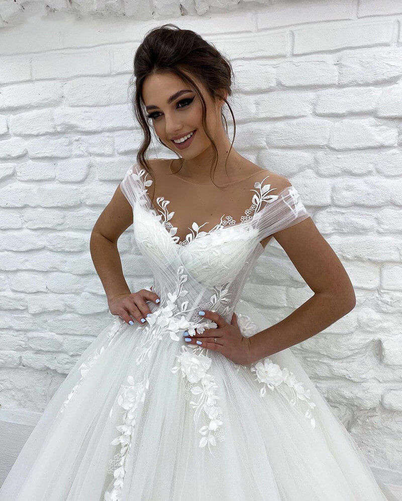 Rochie de mireasă prințesă din dantelă cu trenă