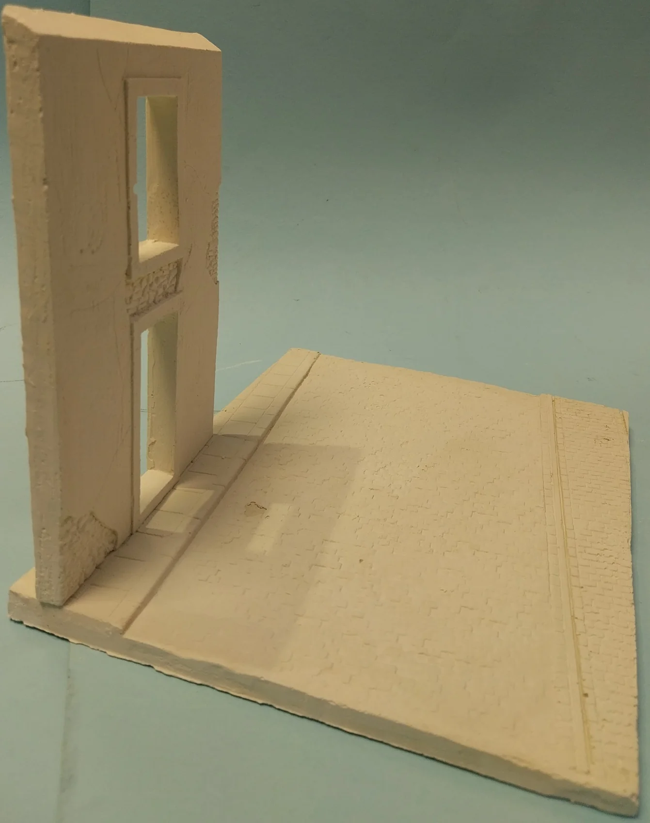 1/35 méretarányú dioráma bemutató talapzat és épület makett