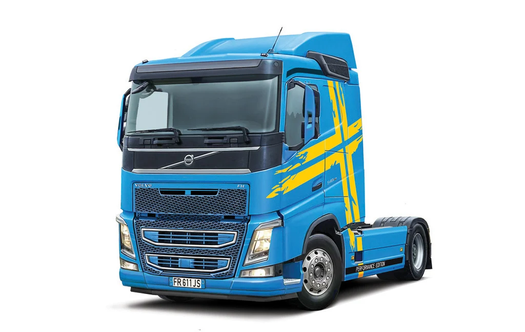 Italeri 1/24 Volvo LH Low Roof FH III szériás teherautó makett