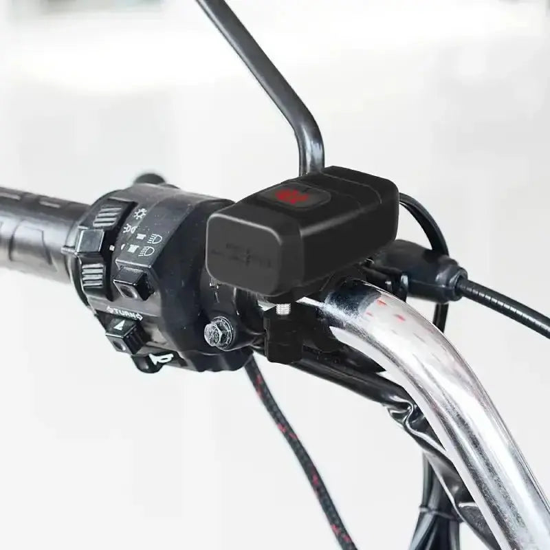 USB utichnitsa za brzo punjenje mototsikla + voltmetar