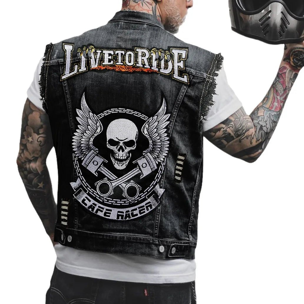 Bikerski jeans prsluk s zakrpom – cafe racer s krilatom lubanjom