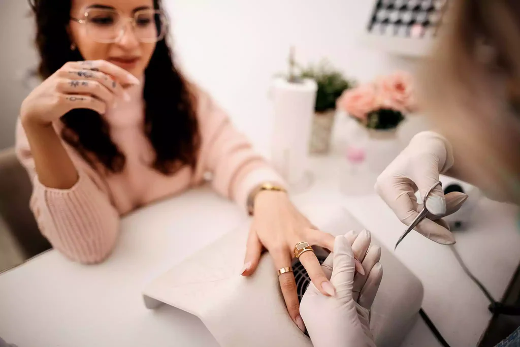 Nagelverlängerungen – Gefahren