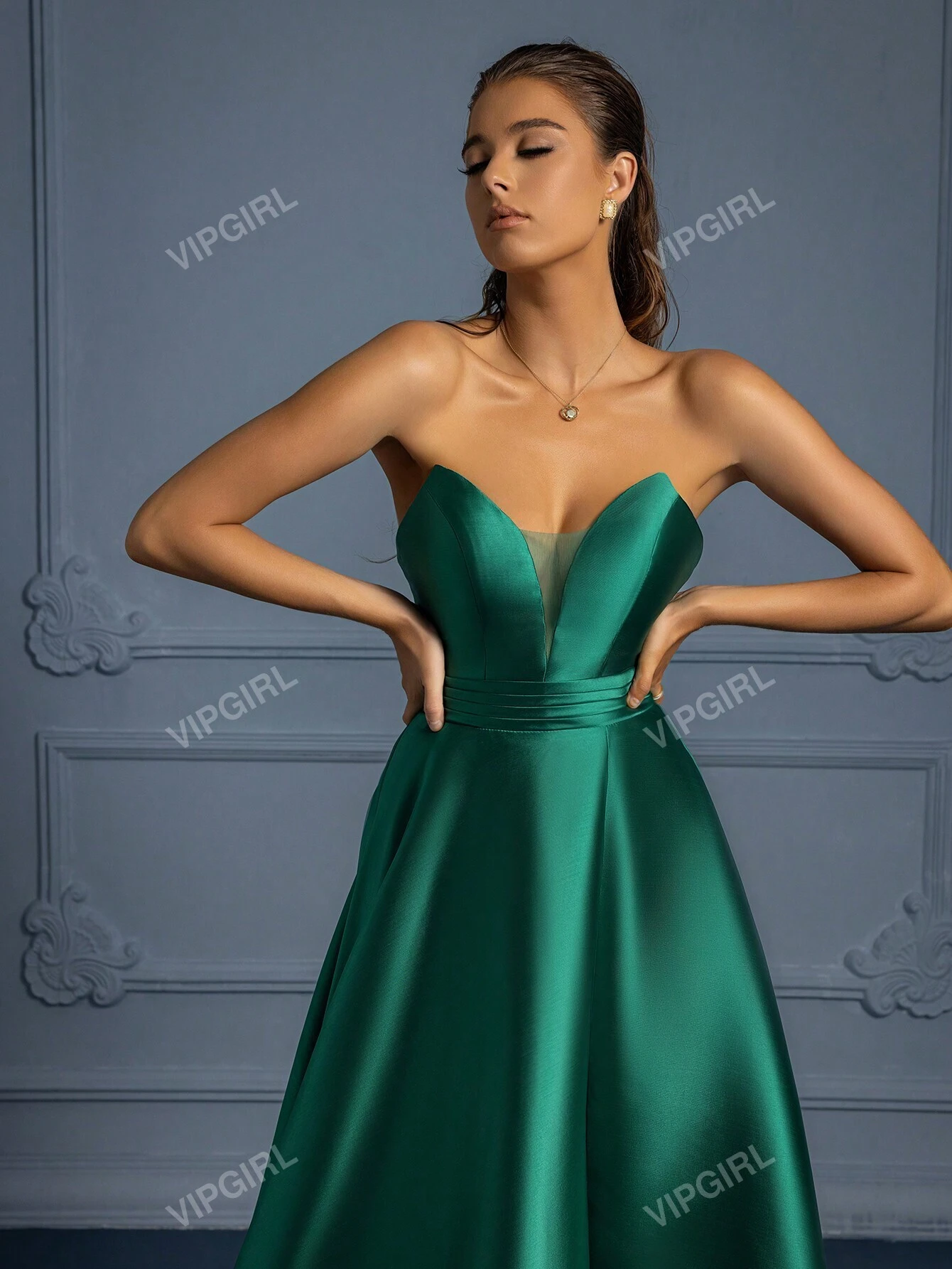 Rochie de seară elegantă, de înaltă calitate, verde, lungă, corset pentru femei, lungă și simplă, cu o fustă pufoasă verde măr pentru spectacole și evenimente. De asemenea, potrivită pentru animatoare la ceremonii și prezentări de modă.