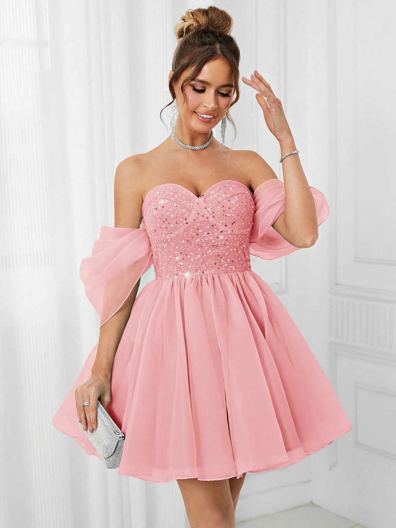 Rochie elegantă scurtă cu corset din trandafir vechi, cu mâneci bufante în stil bustieră și accente cu margele și o rochie mare scurtă cu corset evazat din trandafir vechi, perfectă pentru petreceri cocktail