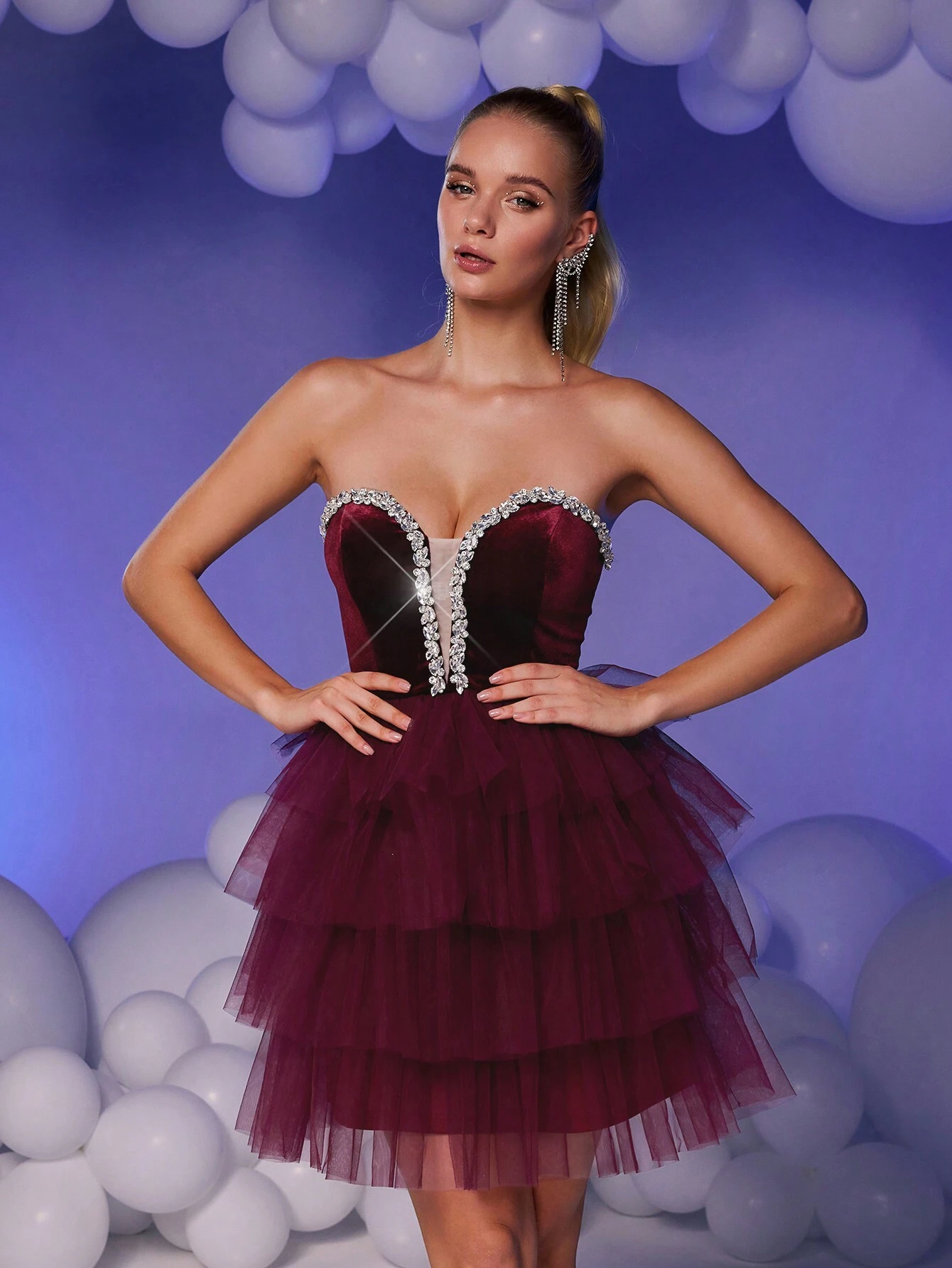 Rochie de lux și elegantă de culoare roșu închis, cu corset scurt pentru bal, din catifea de burgundia și tricot patchwork, cu decolteu v fără bretele, împodobire cu pietre și lanțuri, fustă completă, potrivită pentru nunți, petreceri de găină, sărbători, baluri (ediție premium)