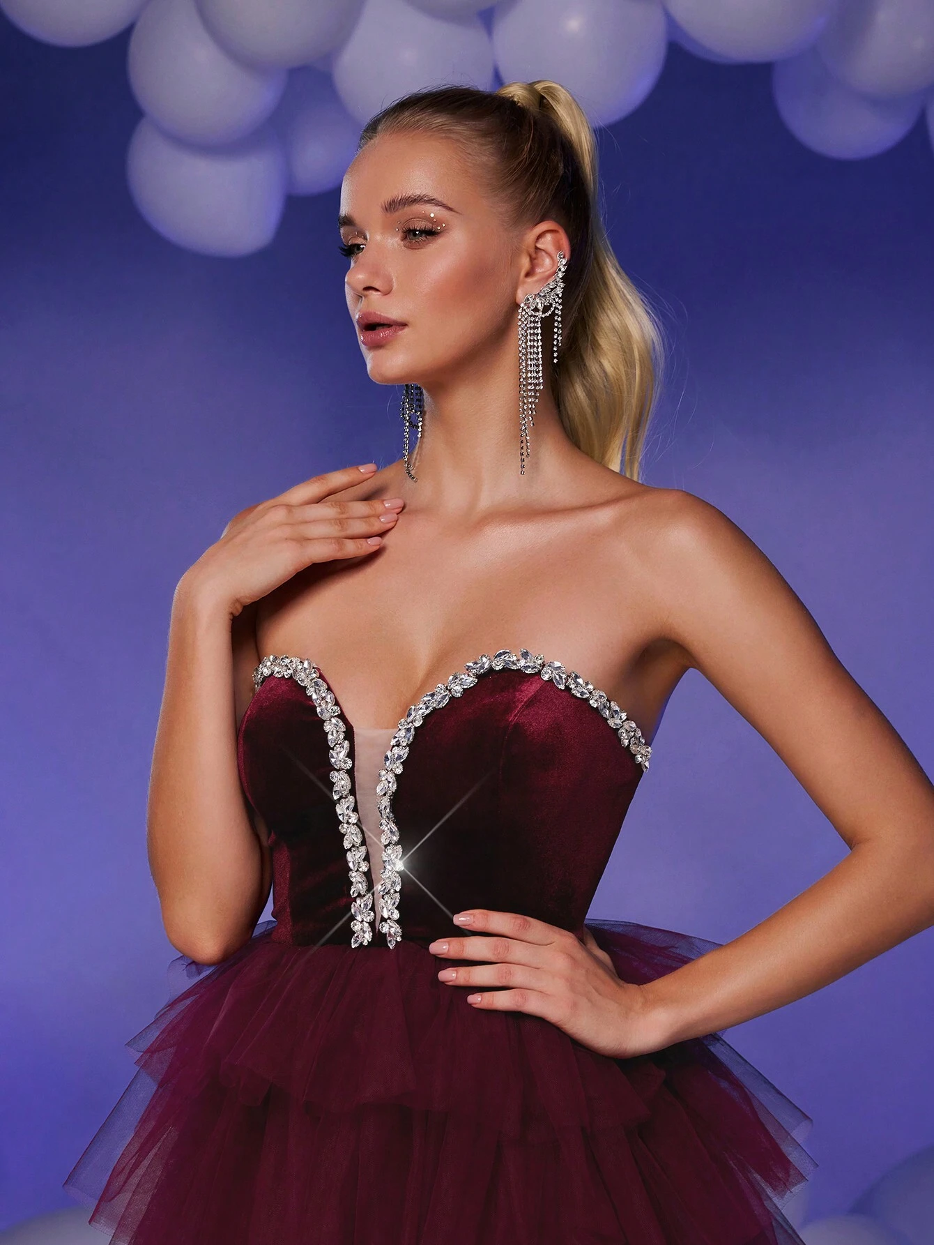 Rochie de lux și elegantă de culoare roșu închis, cu corset scurt pentru bal, din catifea de burgundia și tricot patchwork, cu decolteu v fără bretele, împodobire cu pietre și lanțuri, fustă completă, potrivită pentru nunți, petreceri de găină, sărbători, baluri (ediție premium)