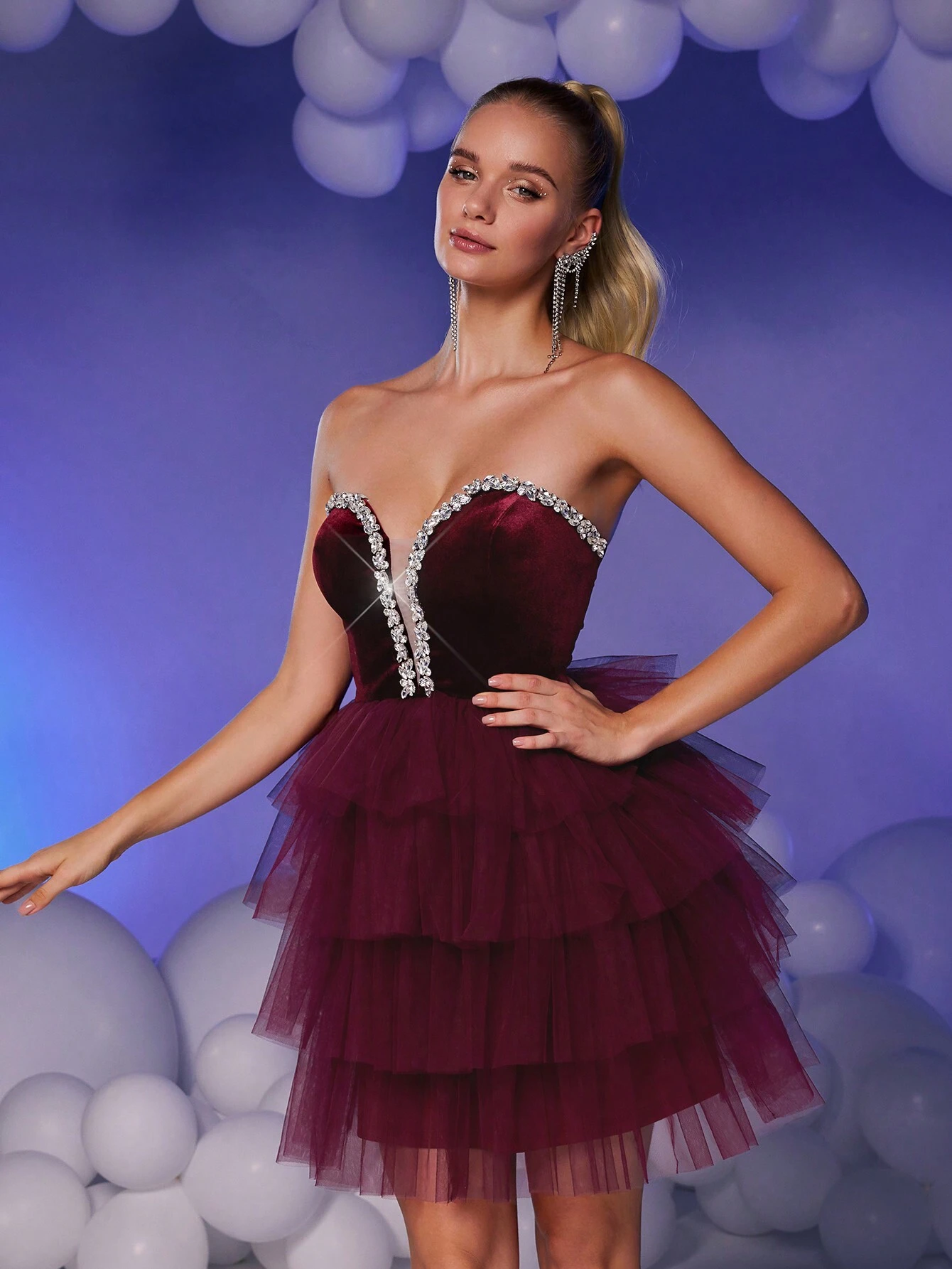 Rochie de lux și elegantă de culoare roșu închis, cu corset scurt pentru bal, din catifea de burgundia și tricot patchwork, cu decolteu v fără bretele, împodobire cu pietre și lanțuri, fustă completă, potrivită pentru nunți, petreceri de găină, sărbători, baluri (ediție premium)