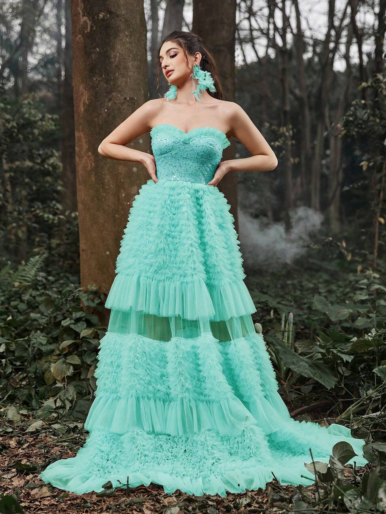 Rochie corset lungă de tort verde mentă cu tiv cu volane în cascadă și corset cu mărgele