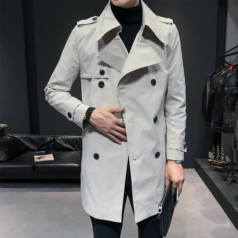 Hvit trenchcoat for menn, old money-stil