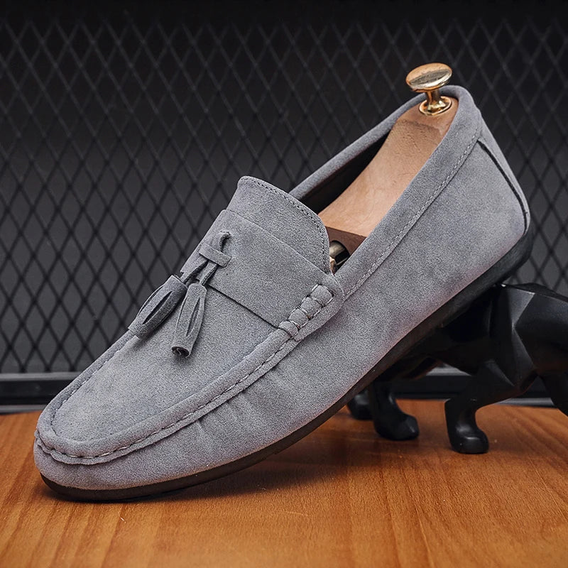 Tassel loafer i mocka för herr i Old money stil