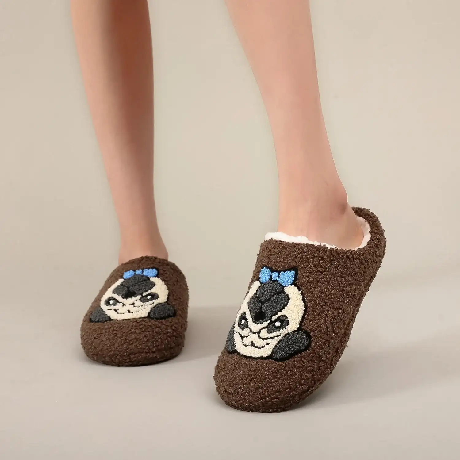 Papuci pentru femei cu model de mops, căptușeală din fleece