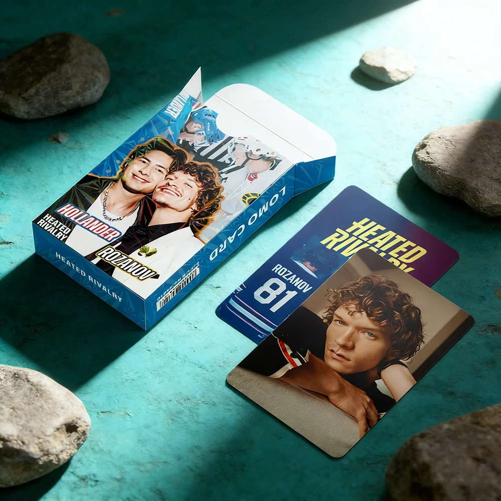 Sæt med 60 fotokort og 32 klistermærker – Serie K-pop ‘Heated Rivalry’ Sæt med 60 fotokort og 32 klistermærker – Serie K-pop ‘Heated Rivalry’