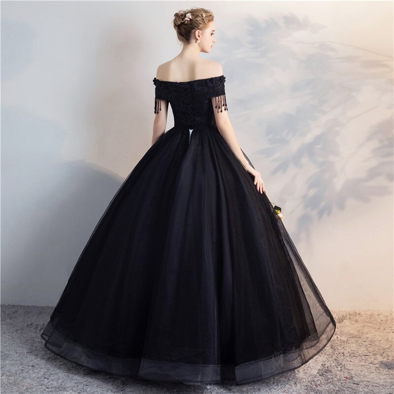 Schwarzes schulterfreies Ballkleid