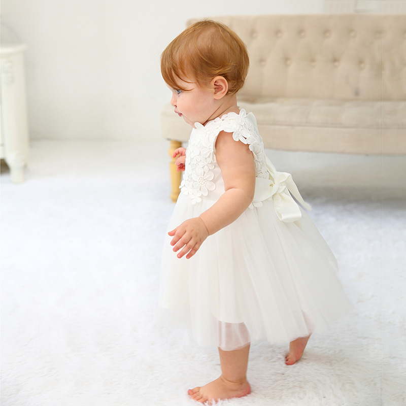 Weißes Taufkleid für Babys