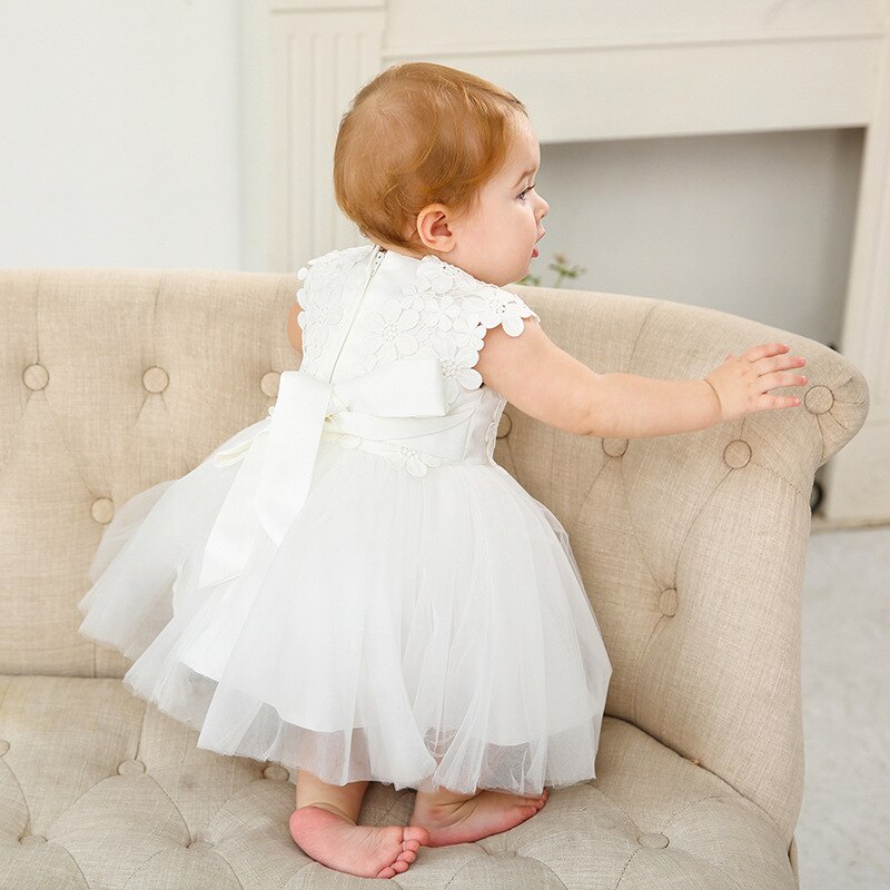 Weißes Taufkleid für Babys