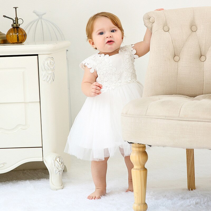 Weißes Taufkleid für Babys