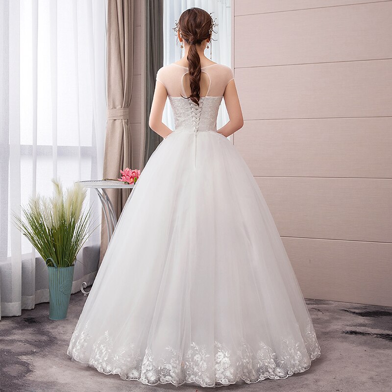 Weißes Brautkleid mit Spitzenbüste