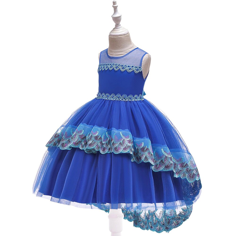 Prinzessinnenkleid mit blauer Spitze