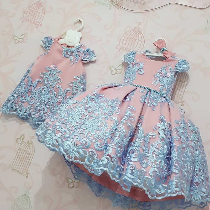 Prinzessin-Kleid mit Blumenmuster für die Zeremonie