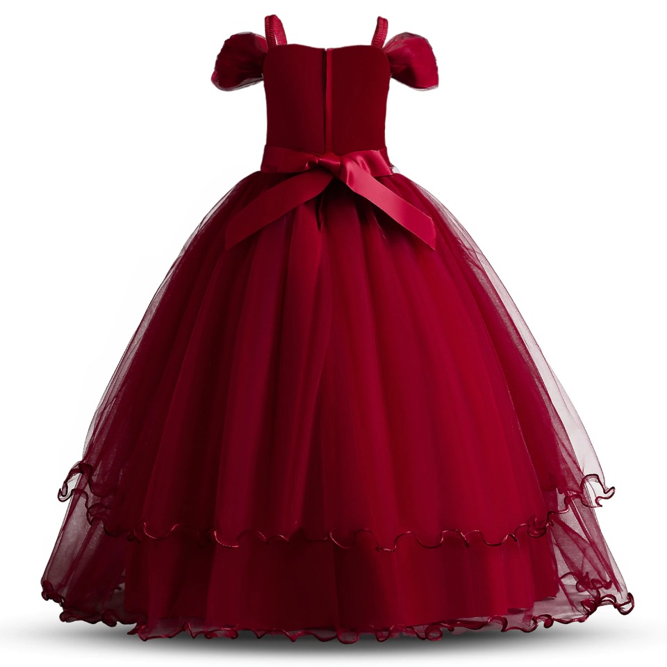 Rotes Kleid der Prinzessin mit Blumen