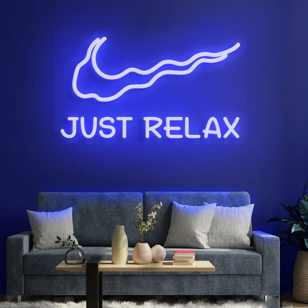 Nyugodt 'just relax' neonfelirat, megnyugtató kék fény, elegáns design és tartós minőség a békés terekhez