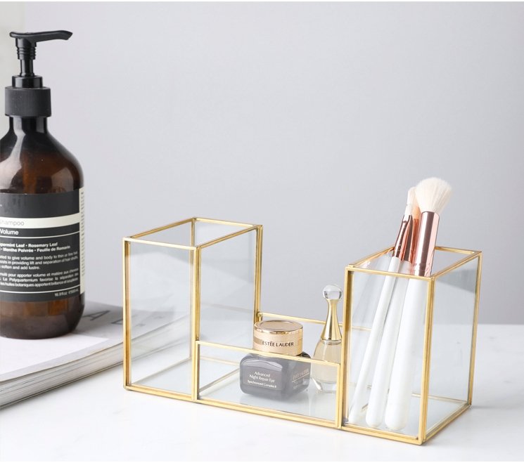 Make-up-organisatör i guldglas