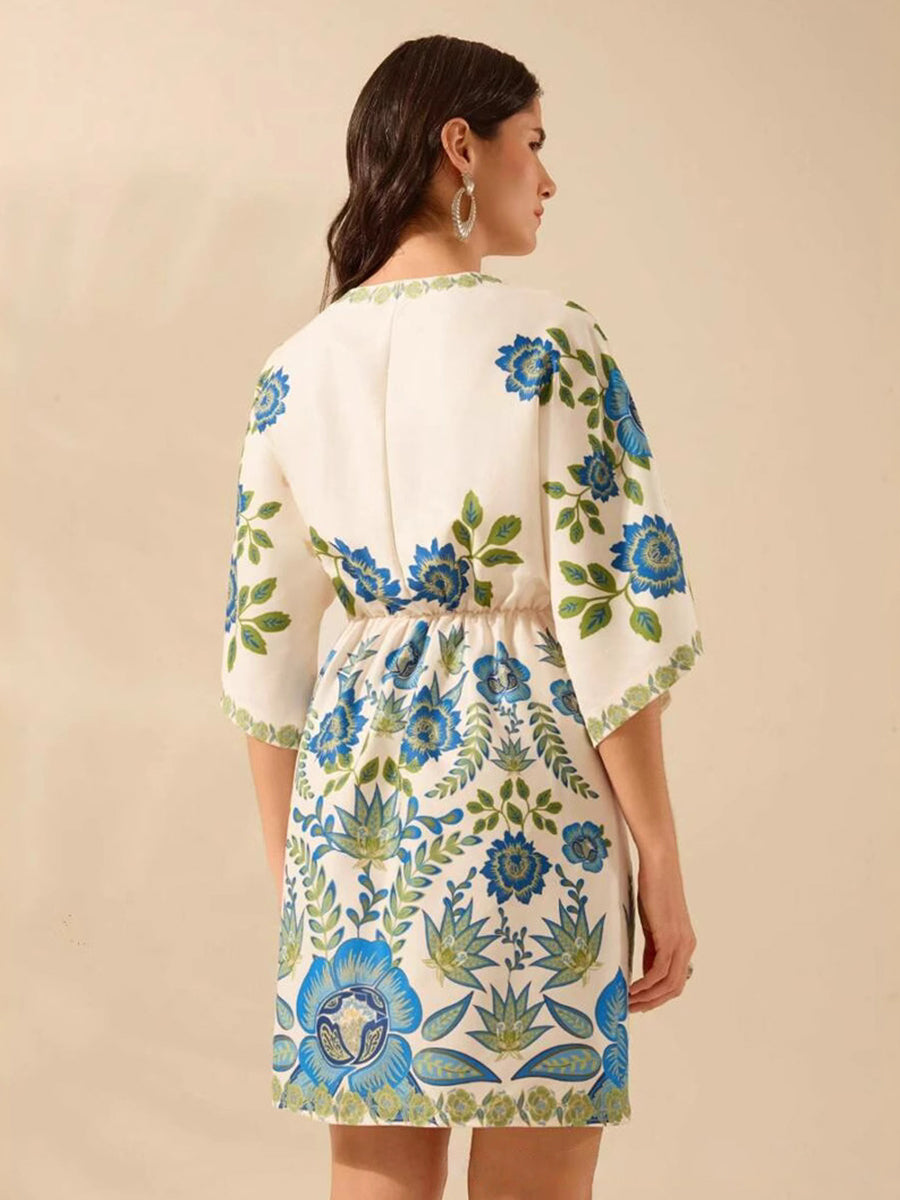 Vestido de manga curta com decote em V e estampado floral YF25545