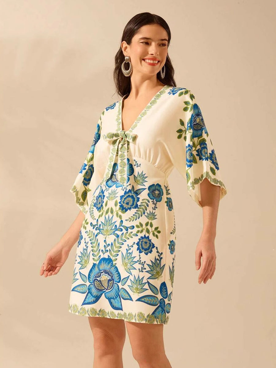 Vestido de manga curta com decote em V e estampado floral YF25545
