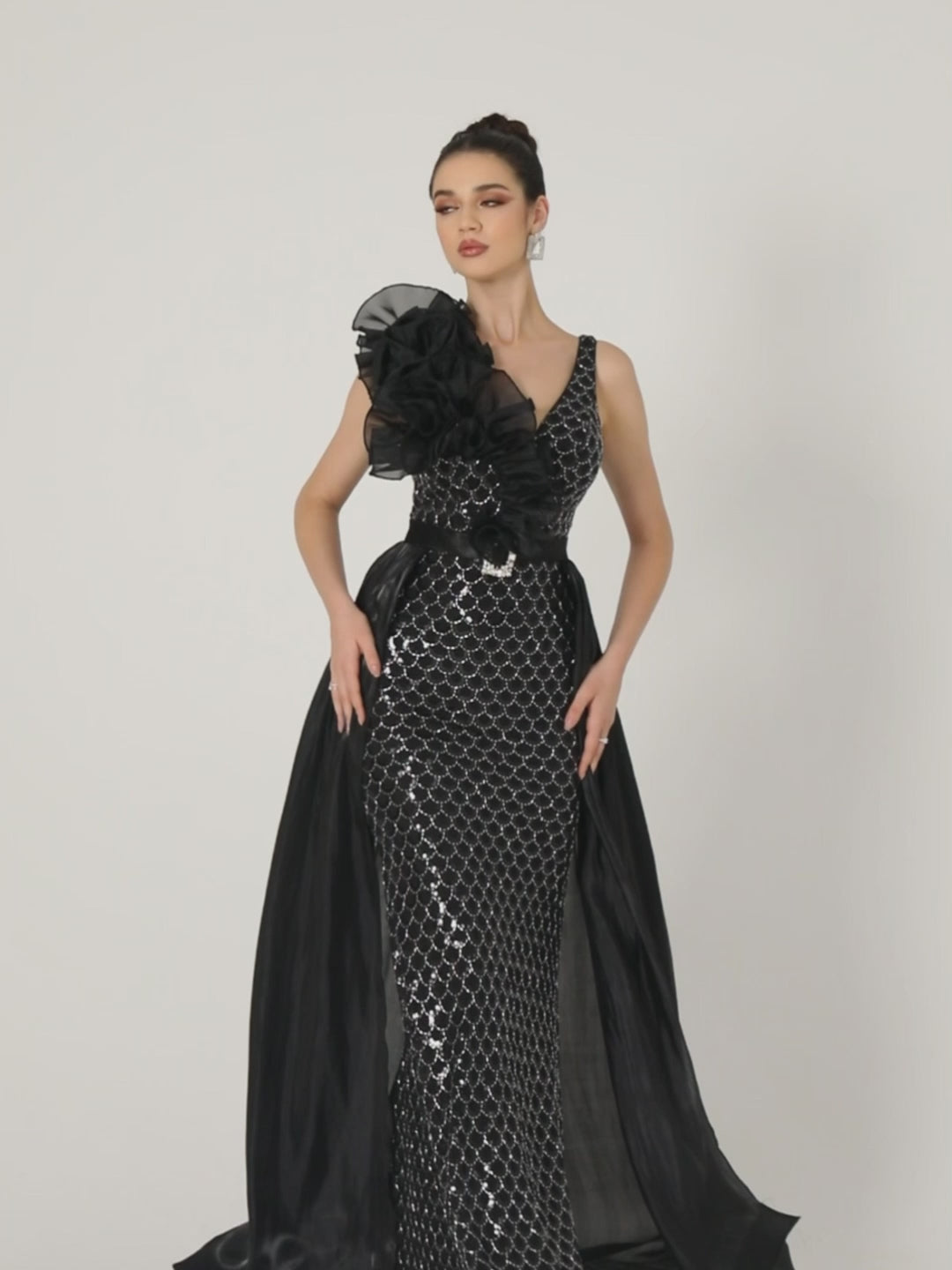 Ruffled Backless Mesh Cape Aftenkjole DH80079
