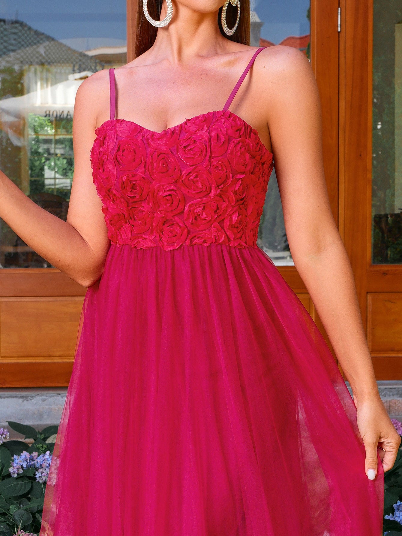 RH30807 Vestido com apliques de malha com esparguete