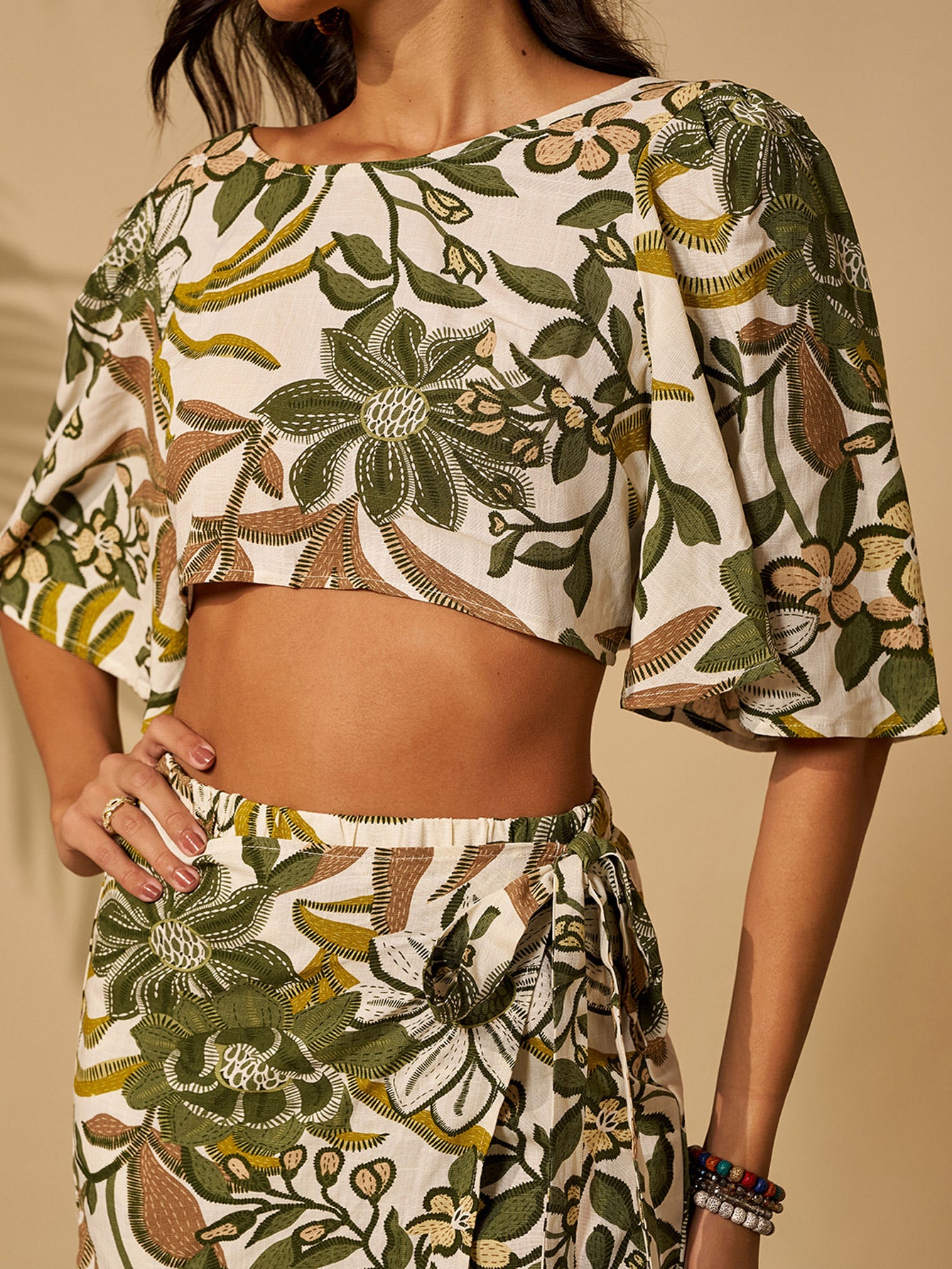 Conjunto de duas peças Resort com nó nas costas em folha verde RX70415