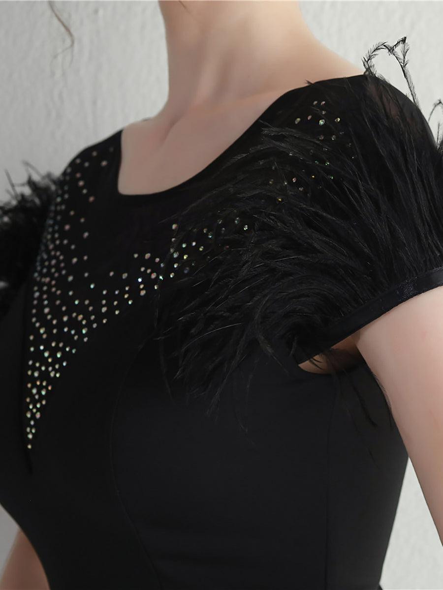 Cocktailkjole med mesh-panel og rhinestone-fjer MCW1137