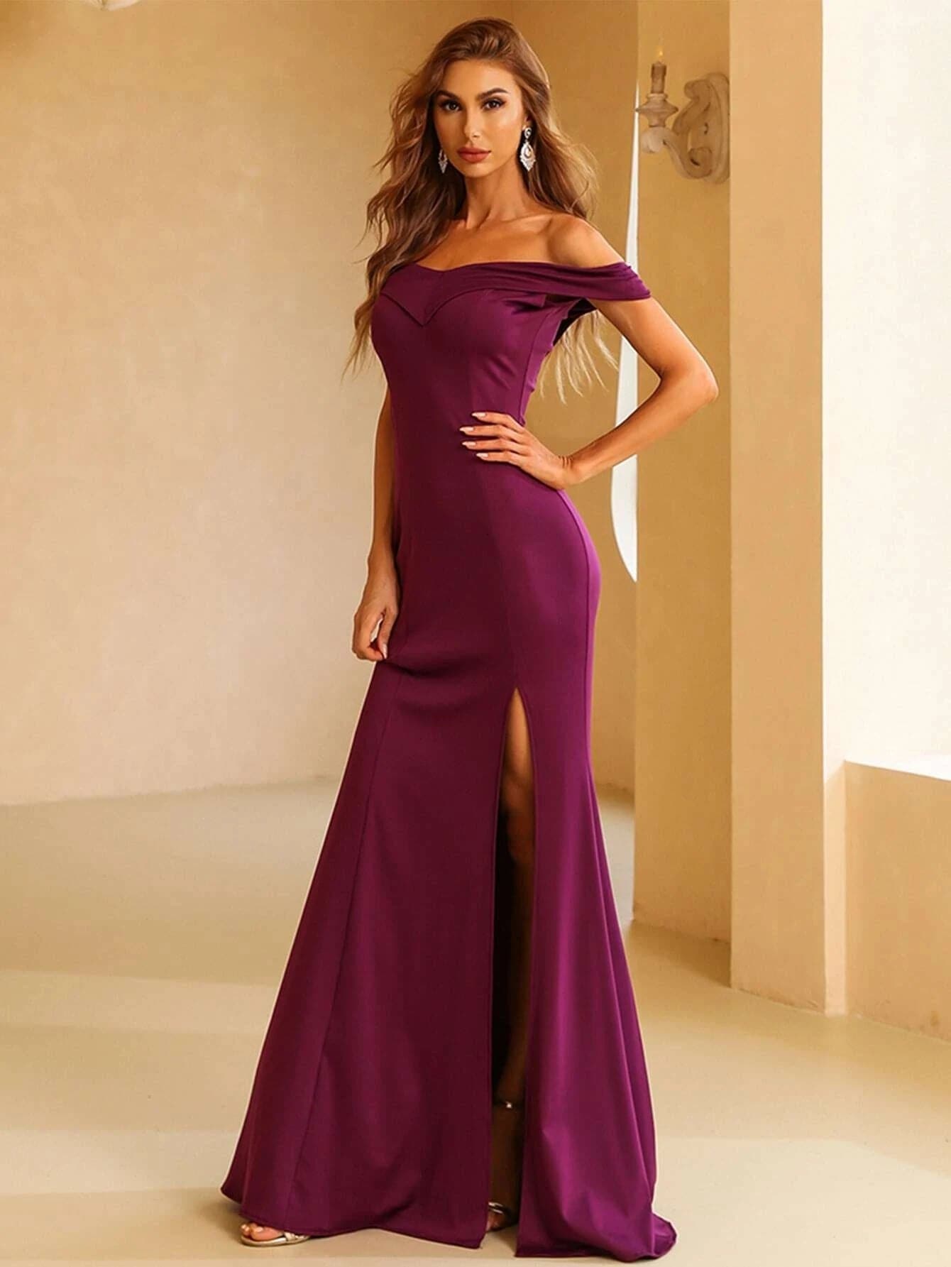 Mørk lilla off shoulder kjole med slids XJ299