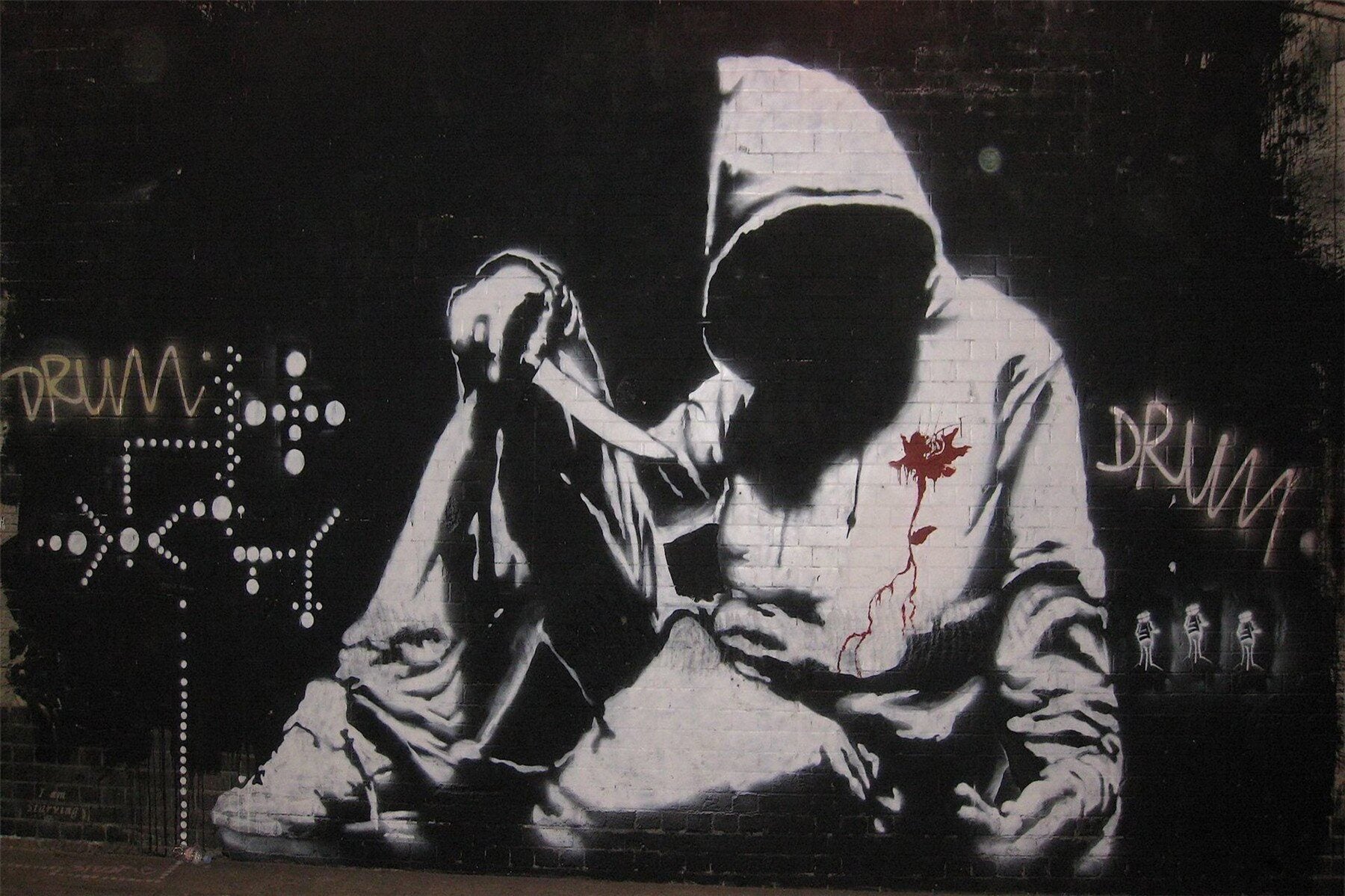 Malowanie bluzy z kapturem Banksy’ego nożem