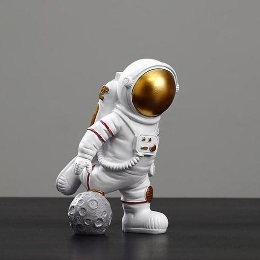 Statue Astronaut Fußball