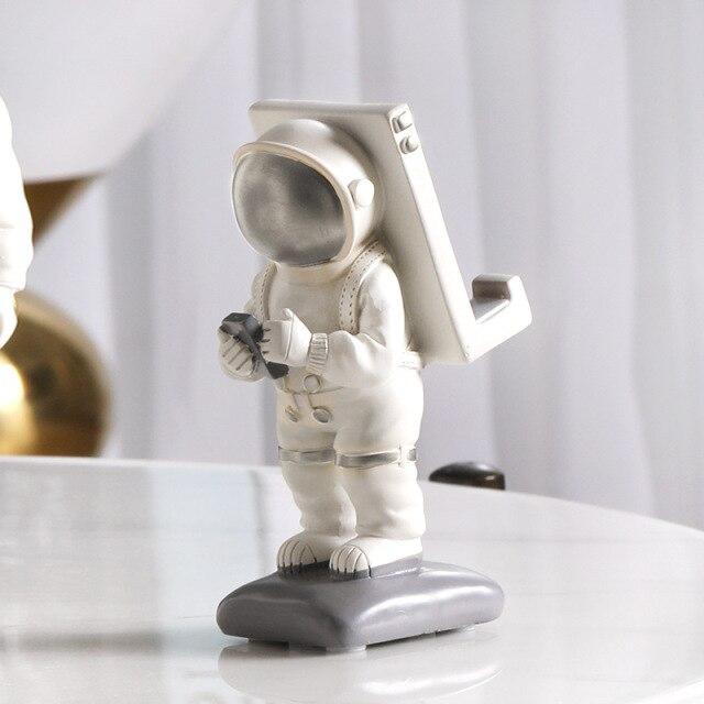 Astronaut standbeeld met telefoonhouder