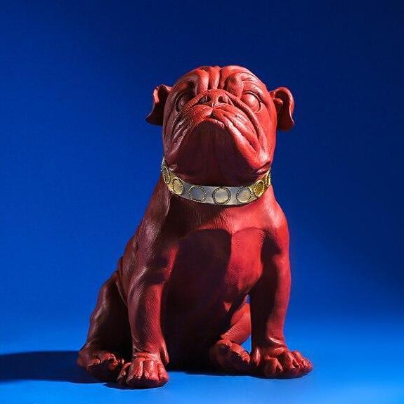 Bulldog standbeeld kleur