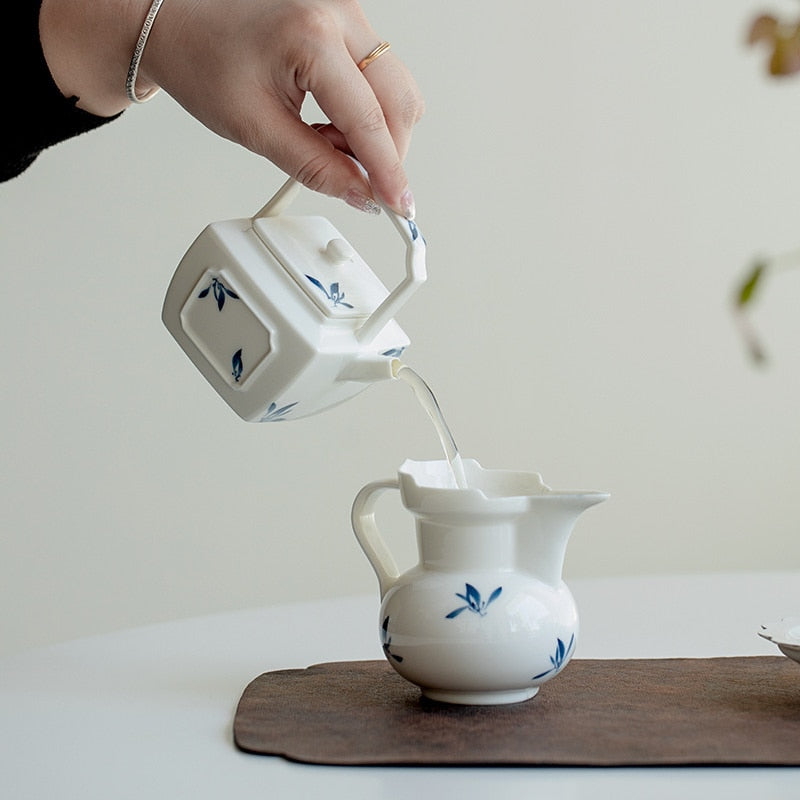 Mažas porcelianinis arbatinukas 150ml