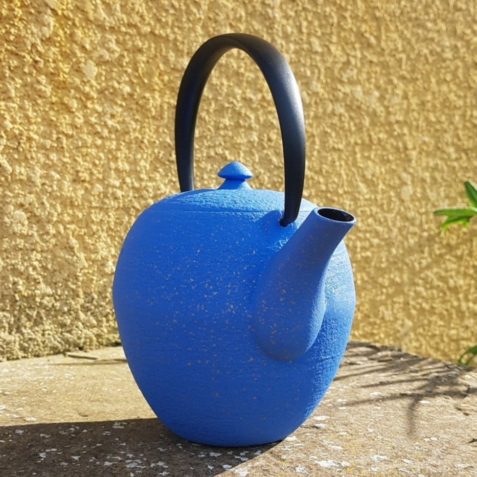 Wazuqu Mayu kék öntöttvas teáskanna 550ml