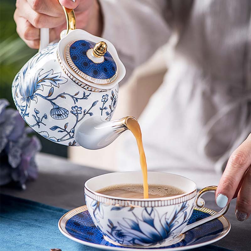 Angliškas porcelianinis gėlių arbatinukas 350 ml