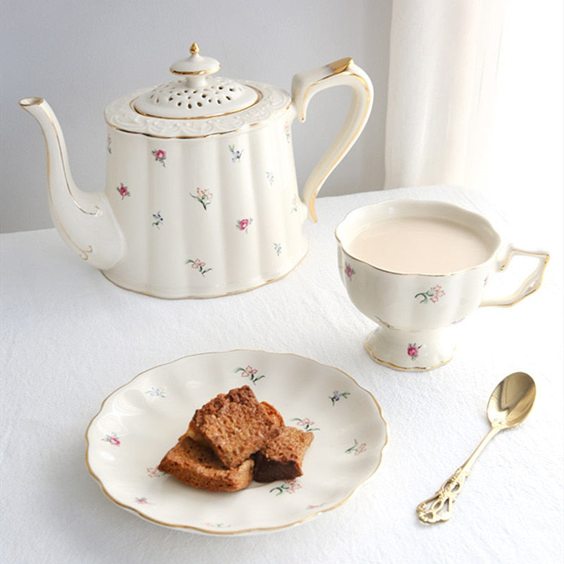 Angliško stiliaus porcelianinis arbatos servizas 850 ml
