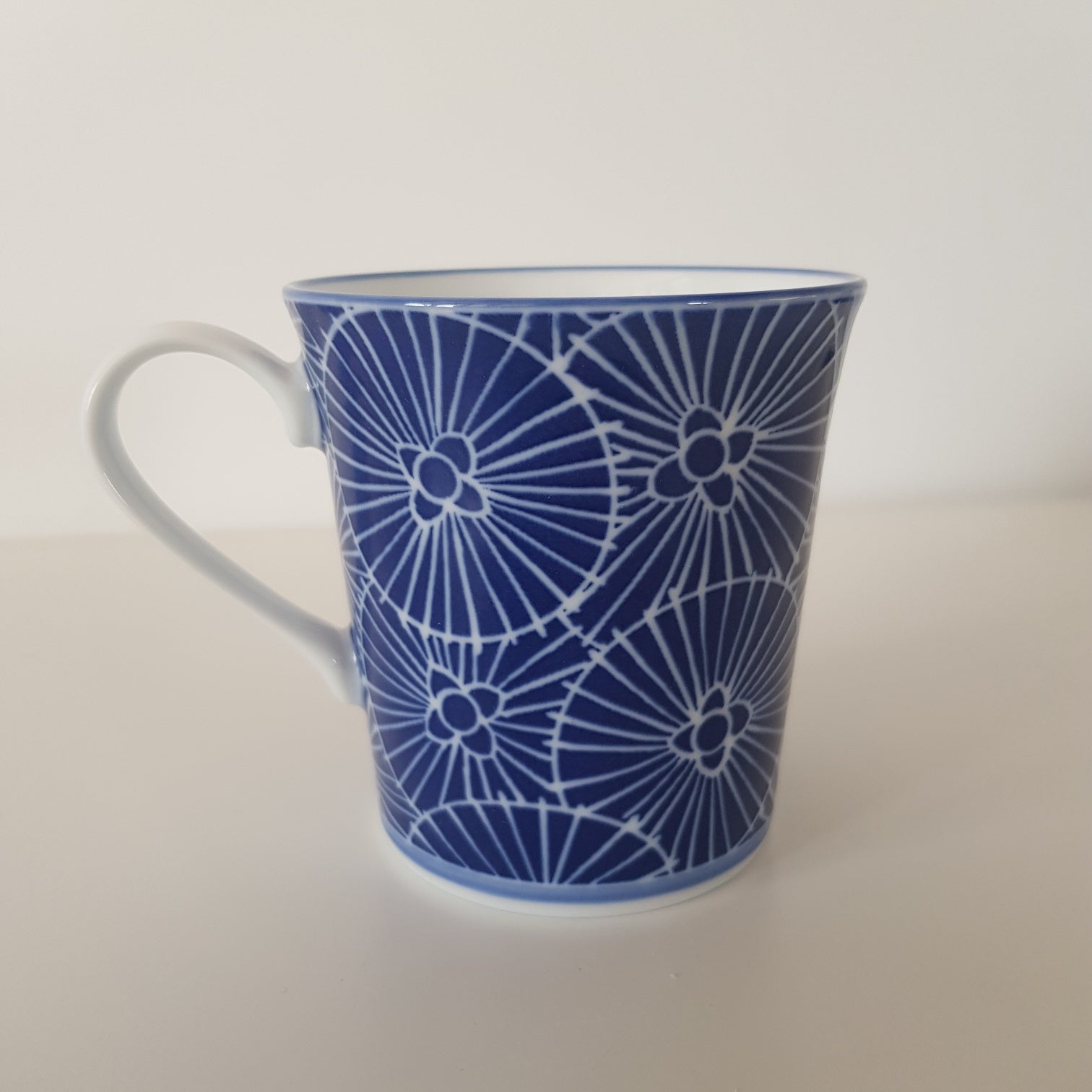 Japoniškas porcelianinis puodelis 300 ml