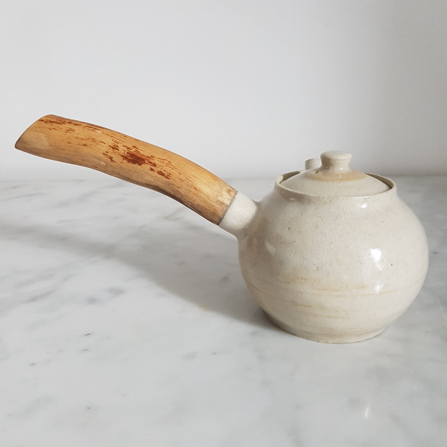 Amerikietiškas keramikinis arbatinukas su medine rankena 200ml