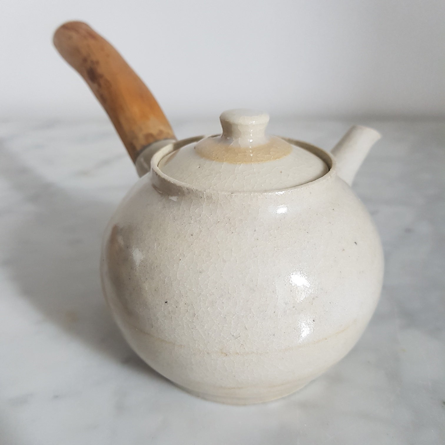 Amerikietiškas keramikinis arbatinukas su medine rankena 200ml