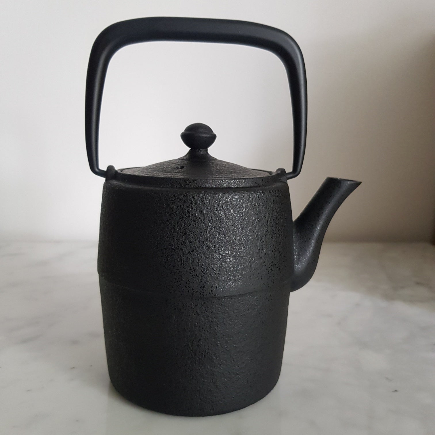 Wazuqu Wabi 600 ml skandinaviško dizaino ketaus arbatinukas