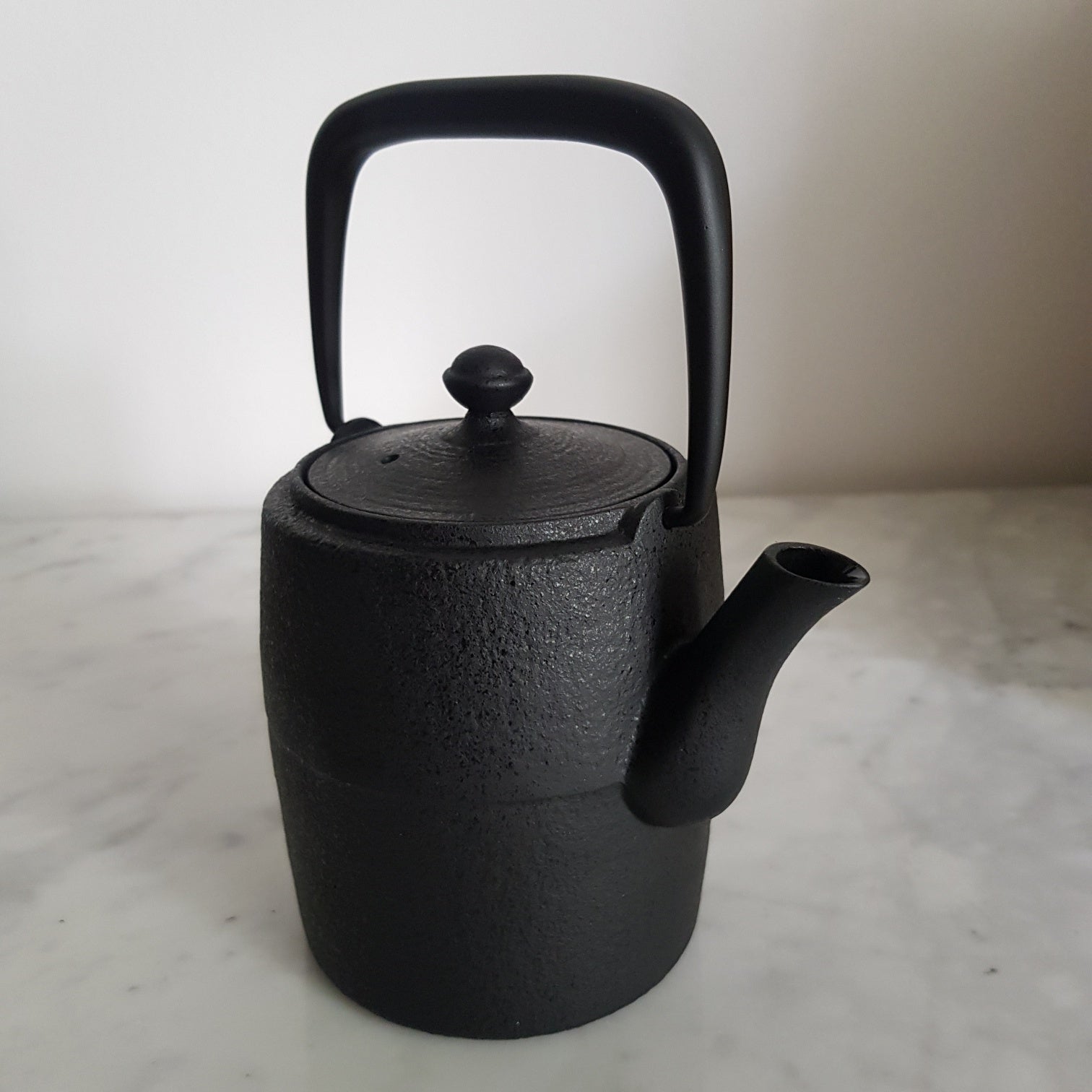 Wazuqu Wabi 600 ml skandinaviško dizaino ketaus arbatinukas