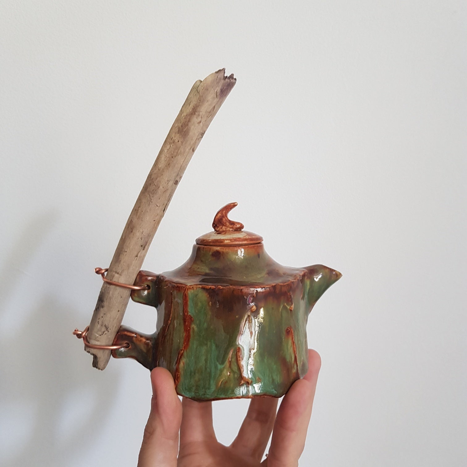 Keraminis arbatinukas su medine rankena 200ml