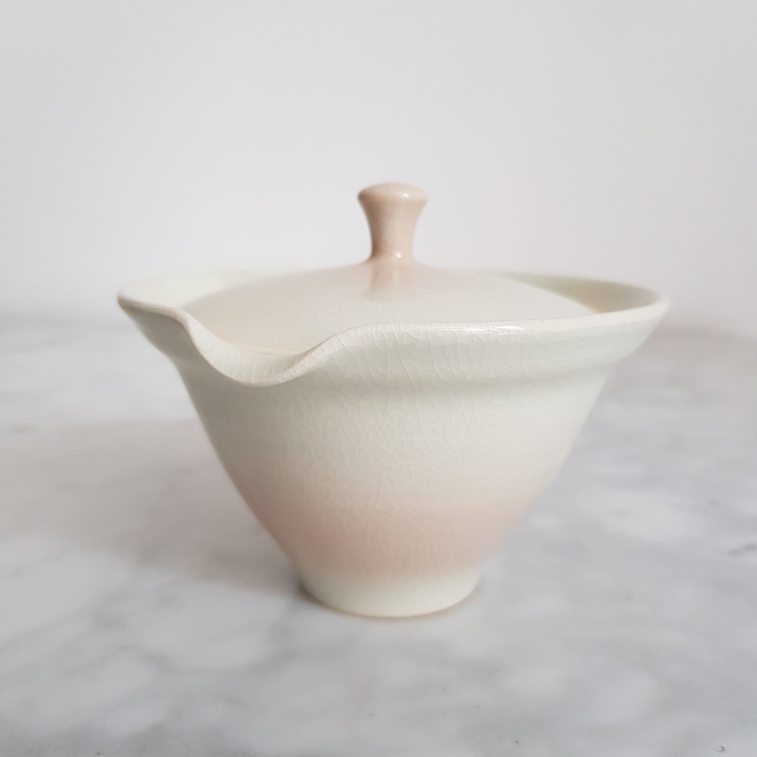 Japoniškas balto porceliano arbatinukas 150 ml
