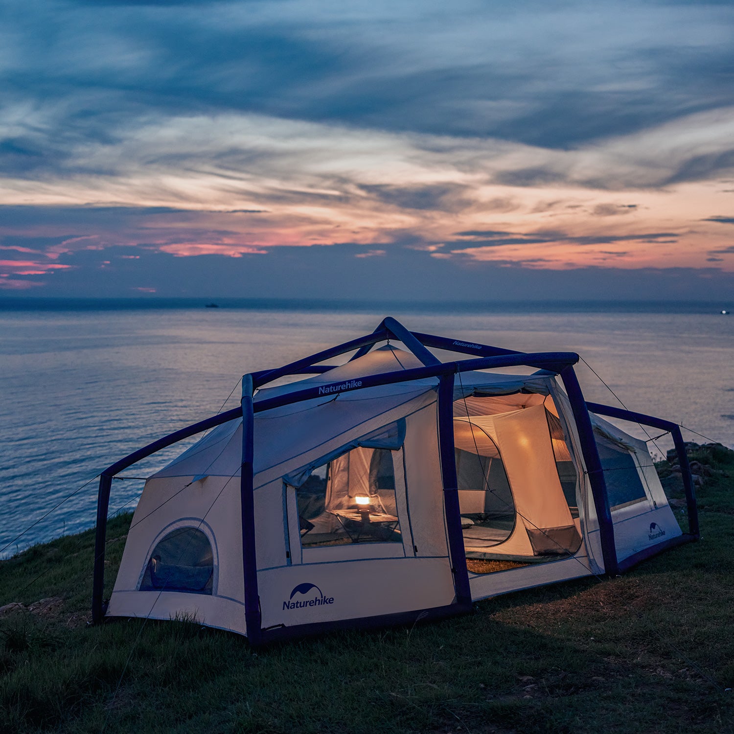 Stort uppblåsbart tält camping